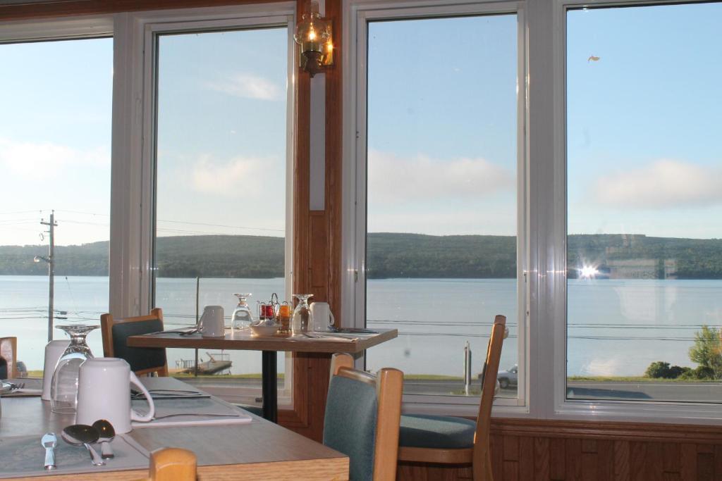 Cabot Trail Motel Baddeck Inlet Exterior foto