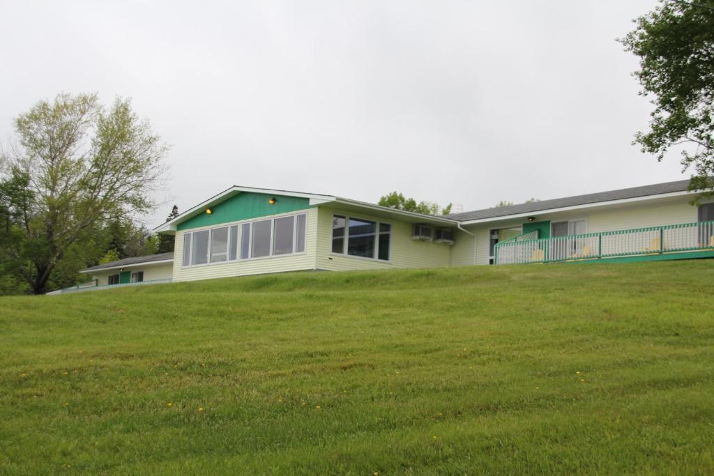 Cabot Trail Motel Baddeck Inlet Exterior foto